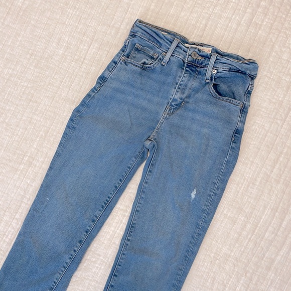 SALE ✨Levi’s 724 High Rise Straight Crop Size 23 - Picture 2 of 8